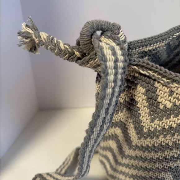 Altiplano Crocheted handmade bucket bag - Picture 4 of 11